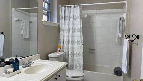 Lovely Woodlands home w/heated pool and spa! - Foto 5