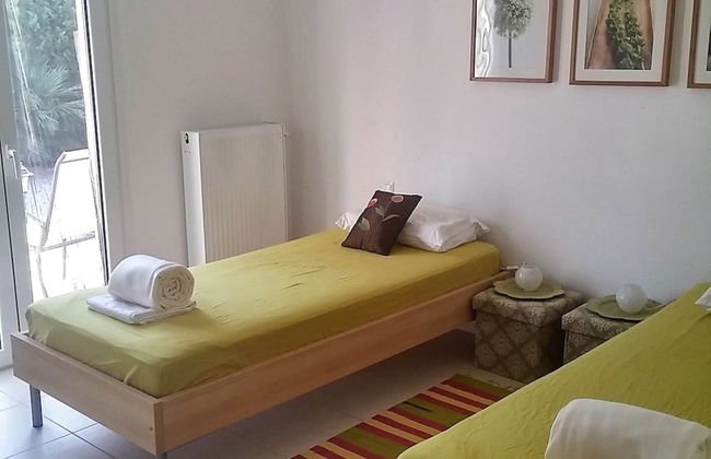 Enticing Villa in Loutra with Private Pool & Garden near Beach - Photo 3