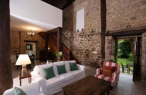 Chapel House of Palacio de Hualle near Comillas - Photo 18