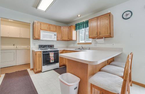 Cozy Mancelona Home Ski, Golf and Snowmobile! - Foto 8