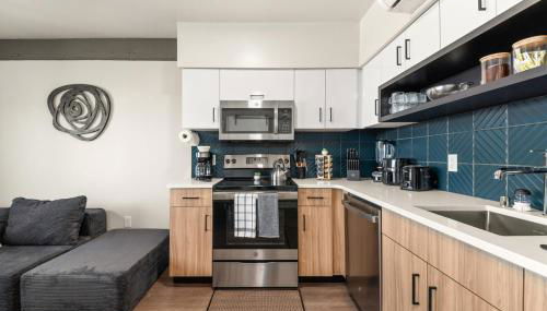 2BR Apartment in DT with Parking - Foto 5