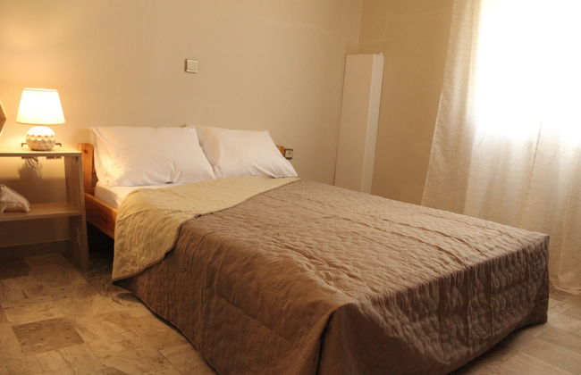 The House of Travelers - Photo 12