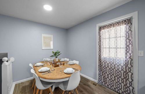 New Spacious Renovated Townhouse - Foto 17