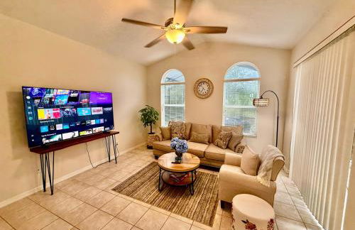 Luxury Village 4BR Pool Home near Disney Parks - Foto 9