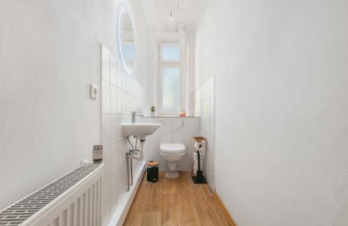 cruwzo I Modern Centrally Located Apartment with Parking Modern Centrally Located Apartment with Parking - Photo 54