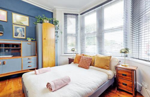 Spacious 4-Bedroom Home Near Station Seafront - Pass the Keys - Foto 30