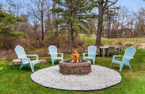 Emerald Lakes Poconos Retreat Game Room, Firepit & Sleeps 10 - Foto 74