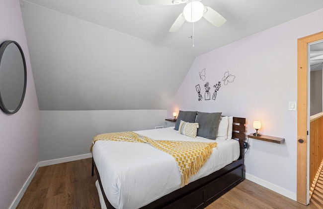 Sweet Pine Deck + Hot Tub, Cozy Modern Interior Close to Ski Resort! - Foto 78