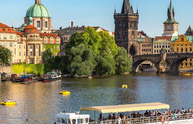 Paseo en barco por el río Moldava - Foto 5
