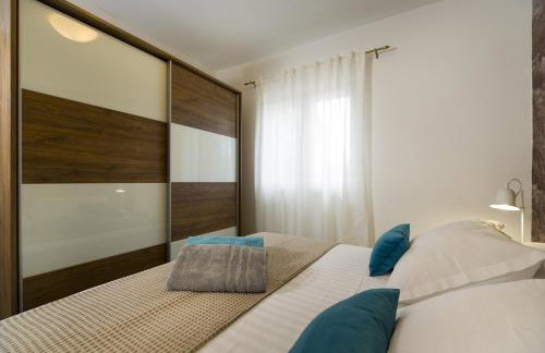 Villa Vision with Heated Pool & Jacuzzi in Sestanovac - Foto 21