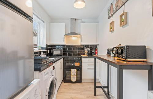 Telford Centre House with Parking, Garden, Wi-Fi - Photo 5