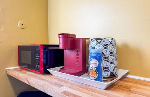 Sleeps 8 2 Full Apartments 5 Beds Parking plus WIFI - Foto 14