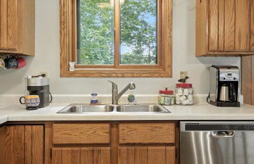 The Treehouse Lakes & Trails Cabin cabin - Photo 14