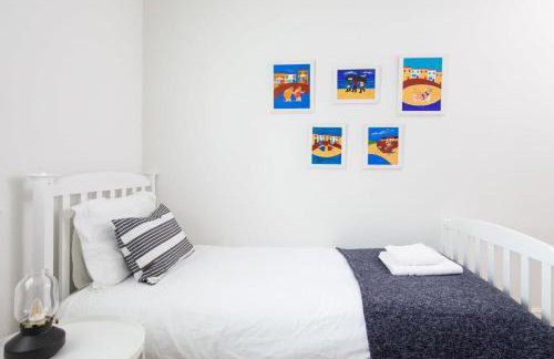 Superior House for 6 Near Beach w Parking Garden - Foto 30