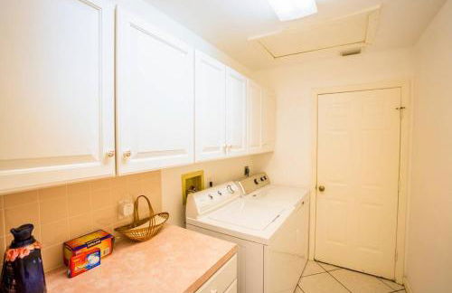 Waterfront Home With Heated Pool/Jacuzzi and only 1mile to beach - Foto 49