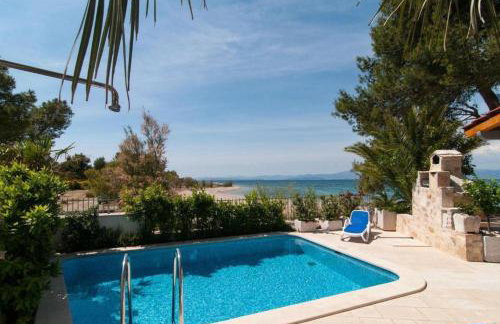 Deluxe Villa Sirena on the beach with Pool - Photo 45