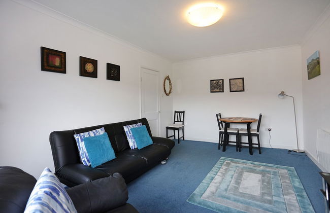 Ideal Central Edinburgh Location With On-site Private Parking - Photo 25