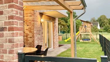 Neues Ferienhaus für Familien mit Garten und Sauna - Foto 5, Garden view