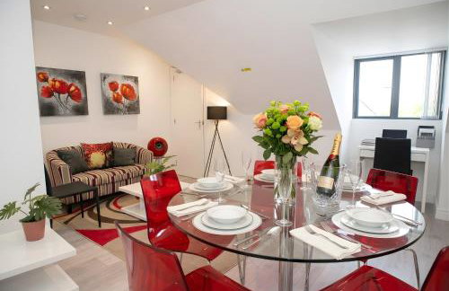 Rosey Lodge -1Bedroom Cousy Flat - Parking, Netflix, WIFI - Close to Blenheim Palace & Oxford - F5 - Photo 6