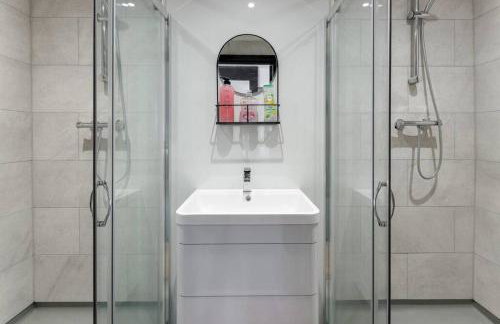 Luxury Mirror Party Pad with 4 Bedrooms! - Foto 34