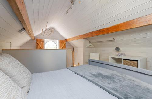 The Scullery - a quirky annex with wood fire - Foto 24