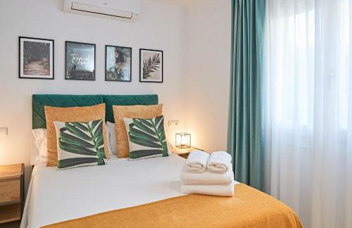 Charming Patio Villa With Private Pool - 6BR - In The Heart of Playa den Bossa - Walk To Ushuaïa, Hi & The Beach! - Photo 14