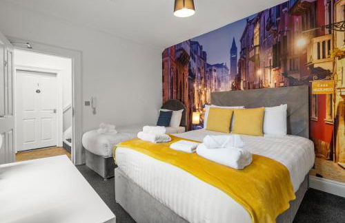 6 BR 4 Bath Central Worcester Sleeps 12 - Foto 50