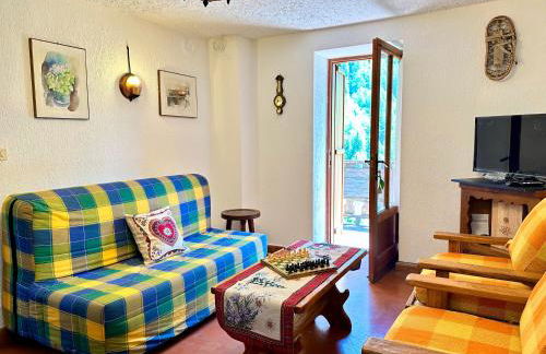 Cozy Three-Room Apartment with Mountain View & Parking - Ussin Chalet - Valtournenche - Foto 6