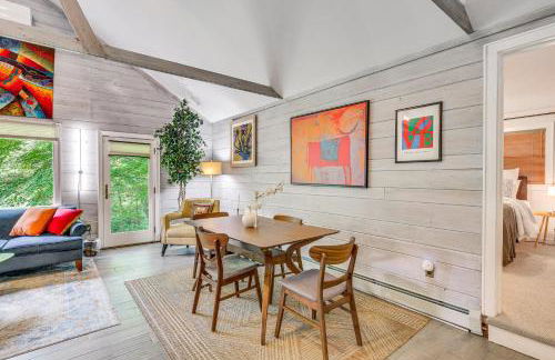 Serene Holmes Cottage Near Lakes and Trails! - Foto 6