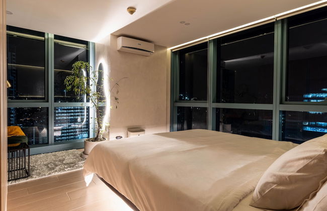 Luxury 2BR Gem in One Uptown, bgc - Photo 3