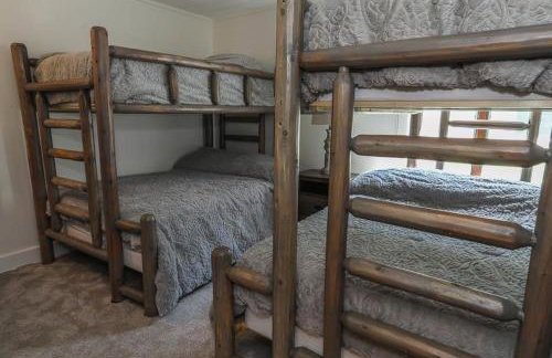 Seven Springs 2 Bedroom Premium Condo, Pet Friendly! by RedAwning - Foto 30