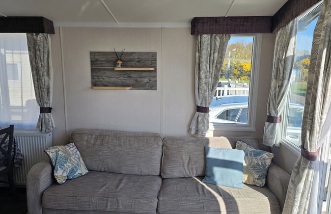 3 Bed-sleeps 8-free Parking-5 Min to Beach - Photo 13