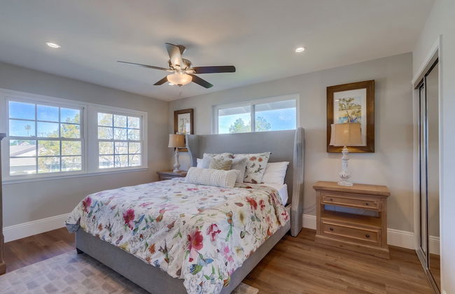 Gorgeous Upgraded 5 Bedroom & 3 Bath Home with pool - Photo 2