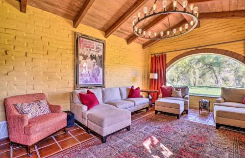 Equestrian Estate with Horse Stables and Pool! - Foto 8