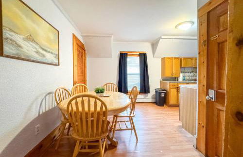 Manchester -Queen beds - Mins to MHT - W/D in Unit - Foto 3