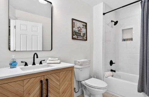 Charming 2nd-Floor Flat 3BR 2BA Free Parking - Foto 21