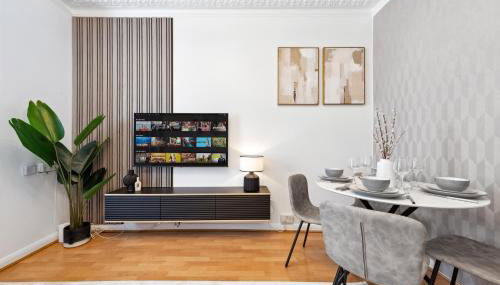 Cosy 4BR Group Home Sleeps 9 Book Now! - Foto 3