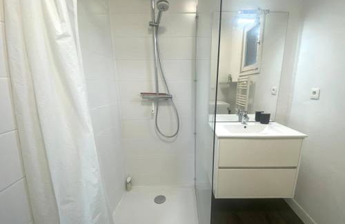 Maison rénovée avec jardin, wifi, BBQ, parking, à 250m de la mer - Pleumeur-Bodou - FR-1-368-14 - Foto 8