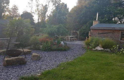 Sutton Coldfield 2-Bed Caravan Parking & Bar-B-Q - Foto 8