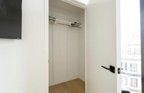 Sky High at Beaudry 2 Bed Apt WITH FREE PARKING - Foto 29