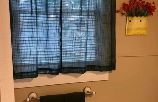 Cozy and Private Retreat - Photo 16