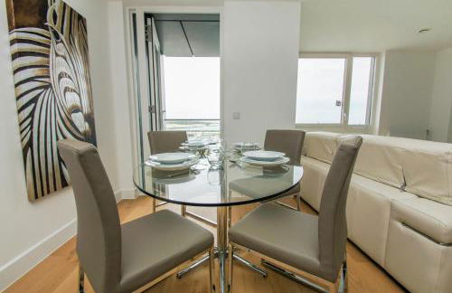 Orion Marina Sea View - Parking - by Brighton Holiday Lets - Foto 36