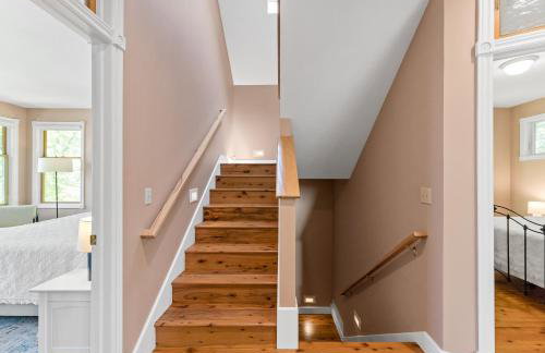 Experience luxury at Lakefront Villa - Foto 18