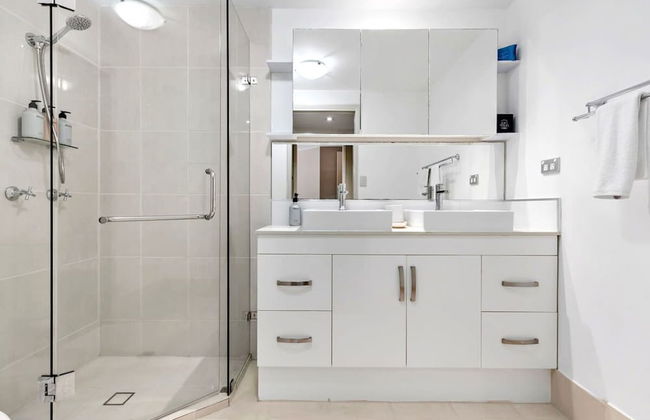 Reef Apartment Cairns - 4 Pools Resort BBQ - Photo 22