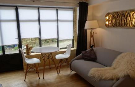 CHAMBRE du SABOTIER - Studio troglodytique - A 100 m Baignade en rivière - Location de Canoë - Circuits cyclo - Aire de pique-nique - 3 restaurants - Foto 4