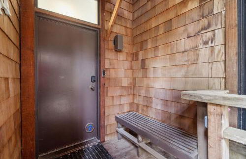 Beachfront Retreat with Ocean Views - Foto 37