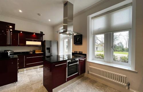 2 Shanklin Manor - Ground Floor apartment overlooking Park in Shanklin Old Village - Photo 8