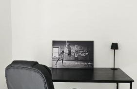 Modern Hillside Retreat with Panoramic Views - Foto 30