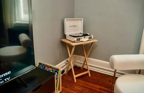 Uptown Funk Getaway with Parking & Walk To Stadiums, Nightlife - Foto 6