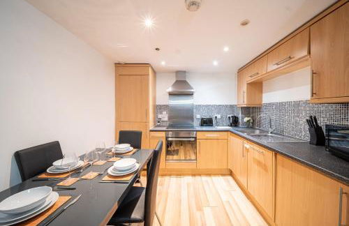 Spacious 2 Bedroom 6 Minute Drive from Huddersfield Town Centre - Ideal Stay - Foto 8